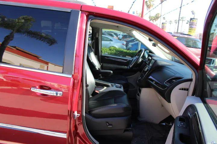 2015 Chrysler Town & Country Touring-L