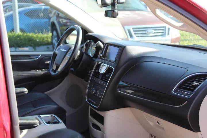2015 Chrysler Town & Country Touring-L