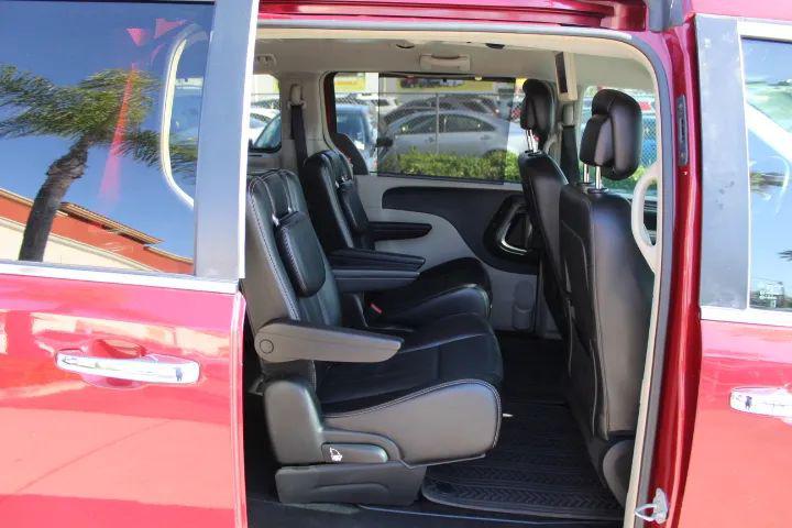 2015 Chrysler Town & Country Touring-L