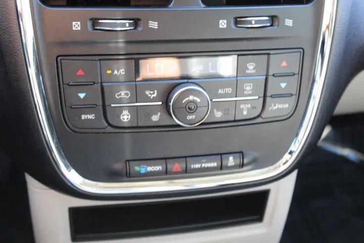 2015 Chrysler Town & Country Touring-L