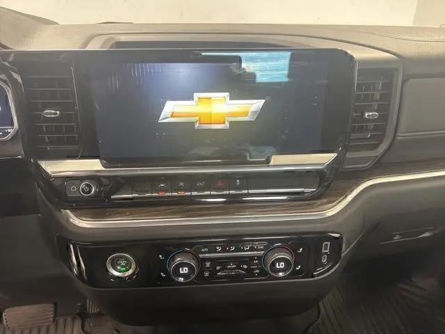 2022 Chevrolet Silverado 1500 4WD Crew Cab Short Bed LT with 2FL