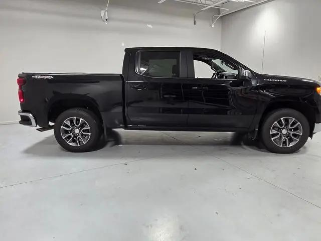 2022 Chevrolet Silverado 1500 4WD Crew Cab Short Bed LT with 2FL