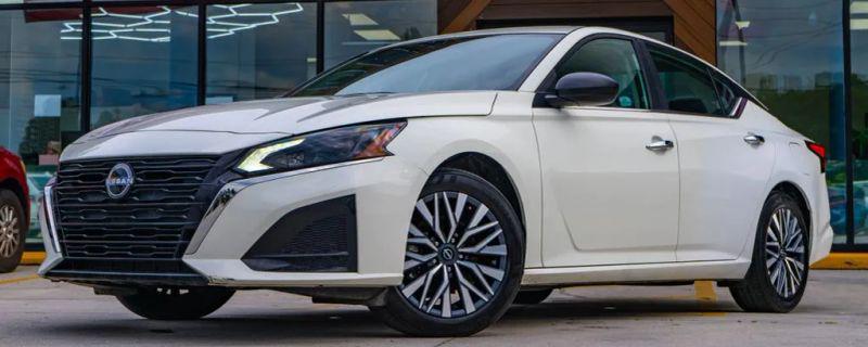 2025 Nissan Altima SV FWD
