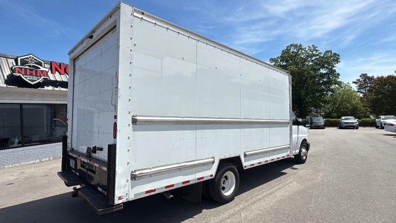 2021 GMC Savana Cutaway Work Van