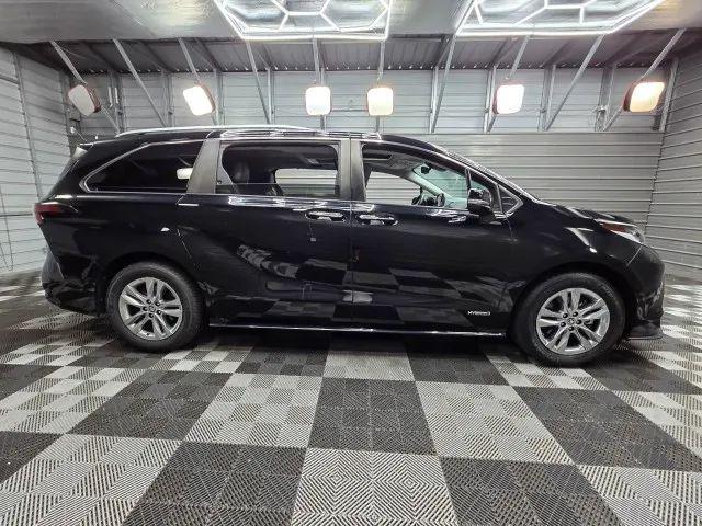 2021 Toyota Sienna Limited