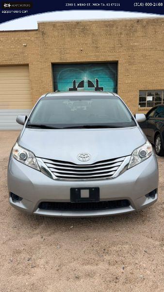 2016 Toyota Sienna LE 8 Passenger