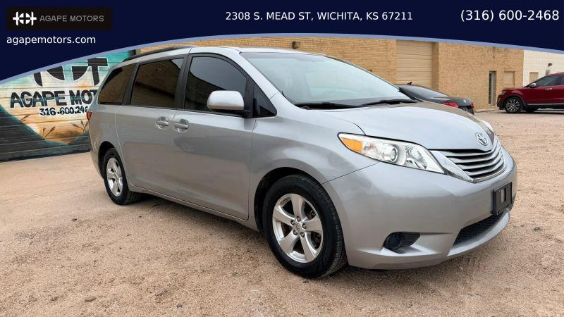 2016 Toyota Sienna LE 8 Passenger