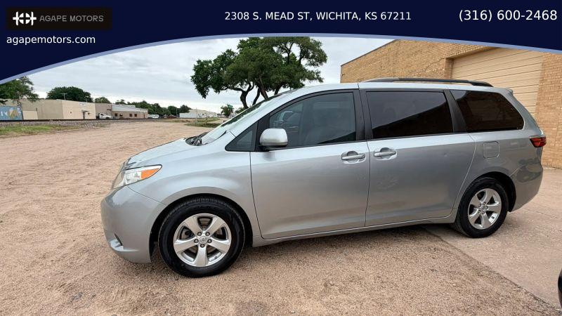 2016 Toyota Sienna LE 8 Passenger