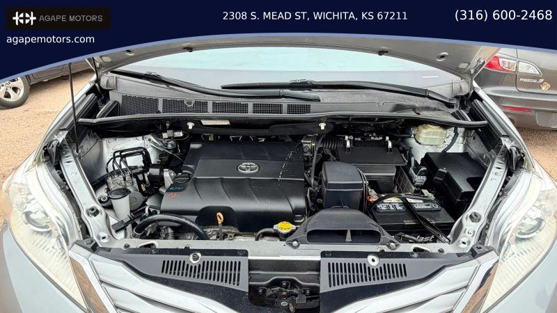 2016 Toyota Sienna LE 8 Passenger
