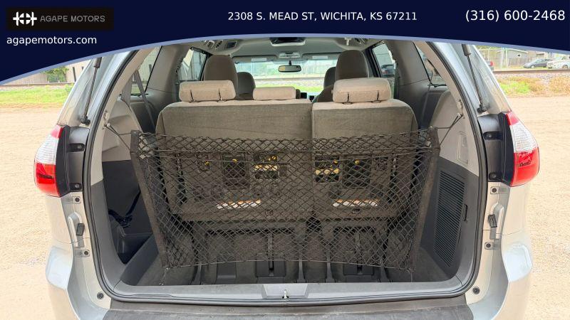 2016 Toyota Sienna LE 8 Passenger
