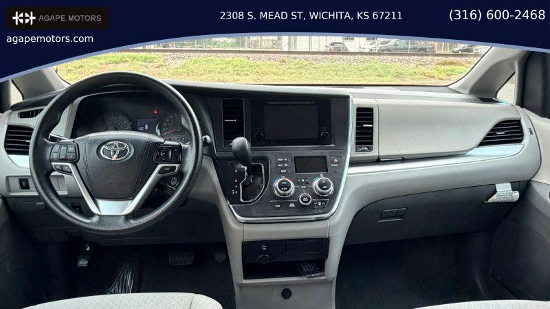 2016 Toyota Sienna LE 8 Passenger