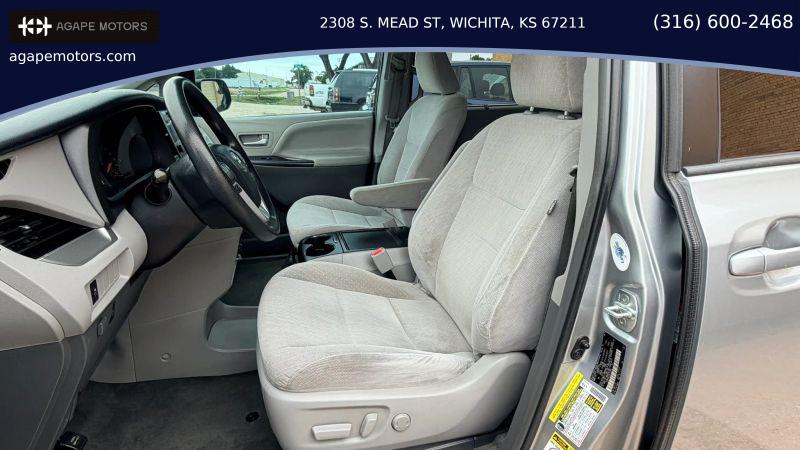 2016 Toyota Sienna LE 8 Passenger