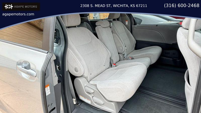 2016 Toyota Sienna LE 8 Passenger