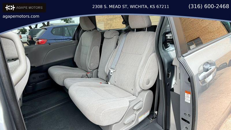 2016 Toyota Sienna LE 8 Passenger