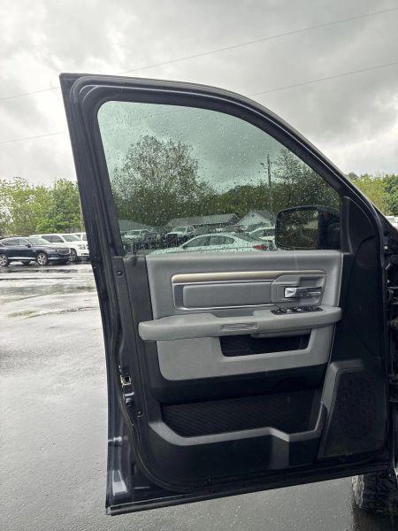 2018 Ram 1500 Big Horn Crew Cab 4x4 5'7" Box