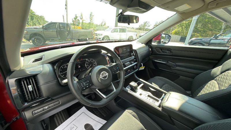 2023 Nissan Pathfinder SV FWD