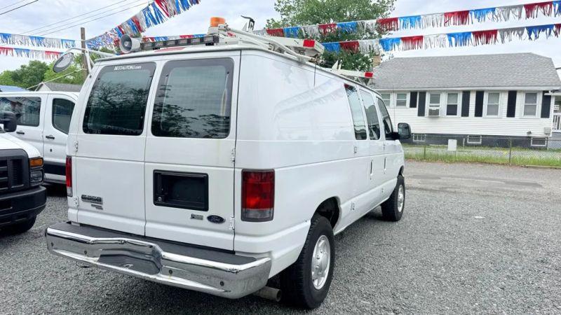 2013 Ford E-350 Super Duty Base