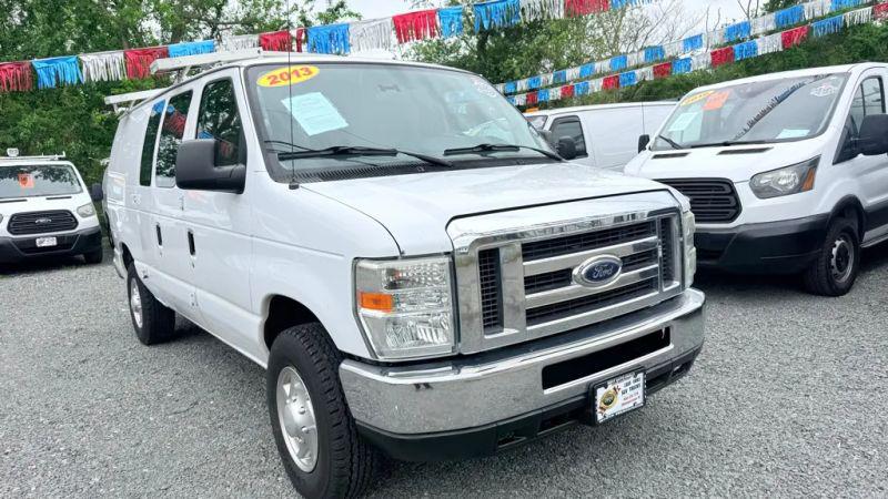 2013 Ford E-350 Super Duty Base