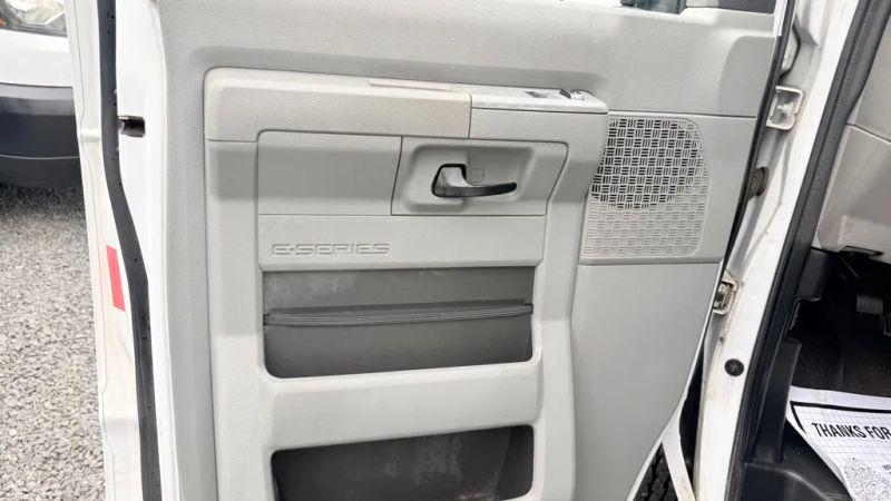 2013 Ford E-350 Super Duty Base