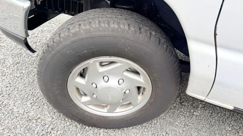 2013 Ford E-350 Super Duty Base