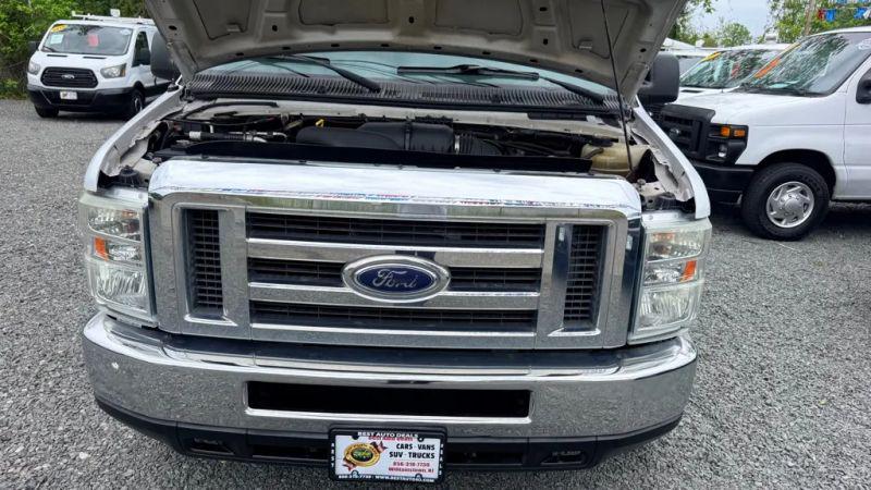 2013 Ford E-350 Super Duty Base