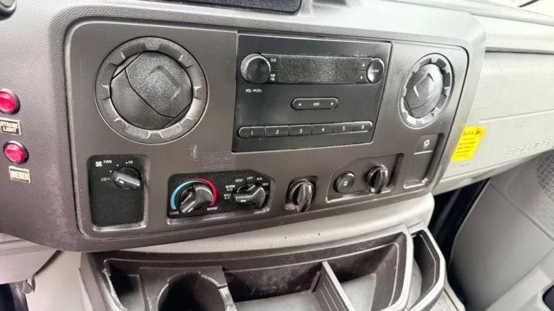 2013 Ford E-350 Super Duty Base