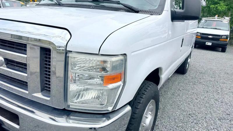 2013 Ford E-350 Super Duty Base