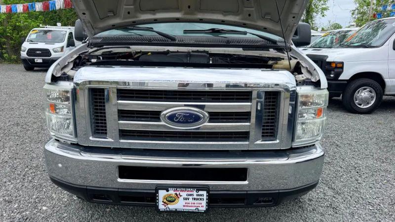 2013 Ford E-350 Super Duty Base