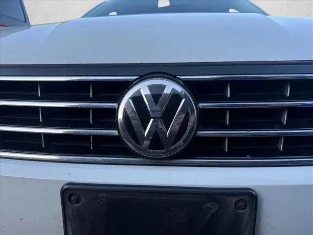2017 Volkswagen Passat 1.8T SE