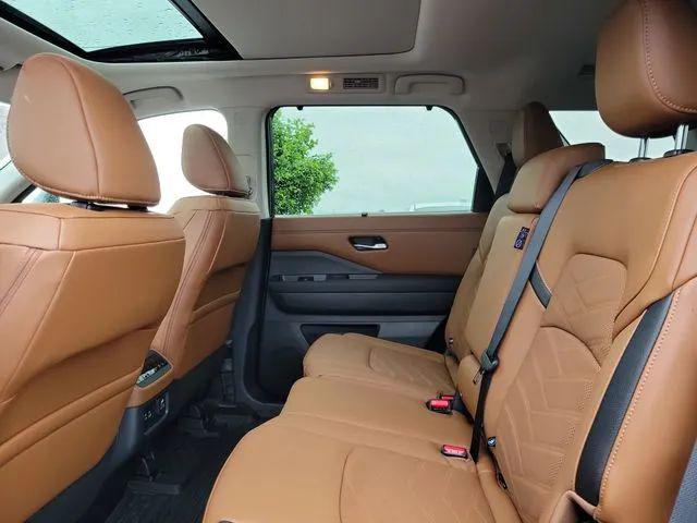 2025 Nissan Pathfinder Platinum 4WD