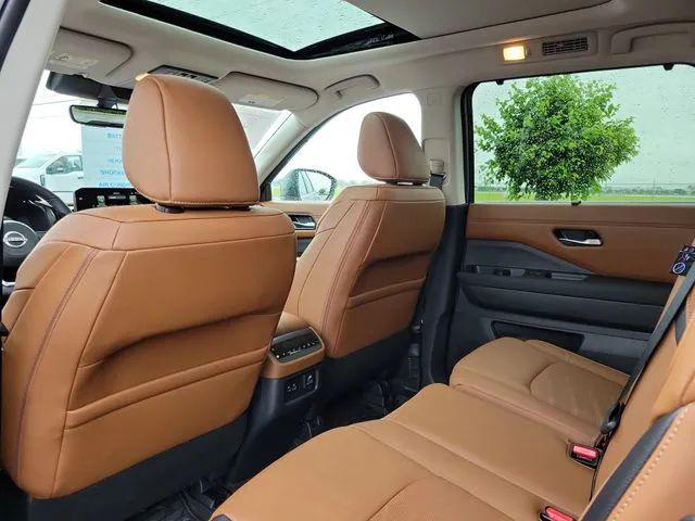2025 Nissan Pathfinder Platinum 4WD