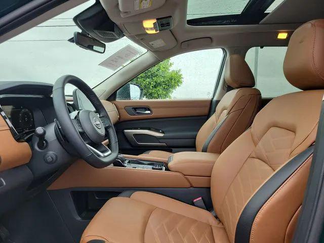 2025 Nissan Pathfinder Platinum 4WD
