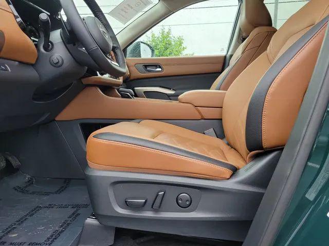 2025 Nissan Pathfinder Platinum 4WD