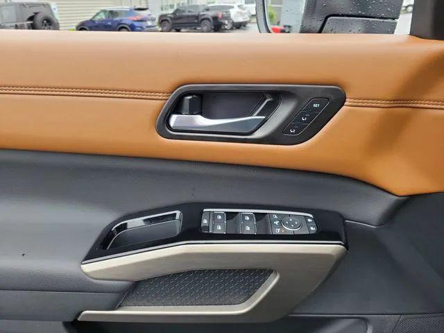 2025 Nissan Pathfinder Platinum 4WD