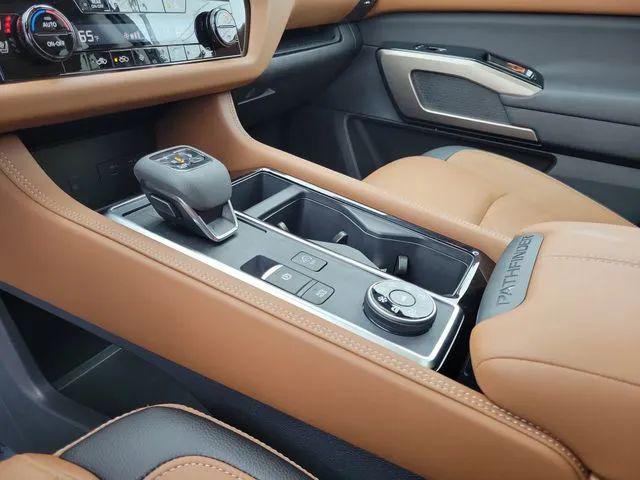 2025 Nissan Pathfinder Platinum 4WD