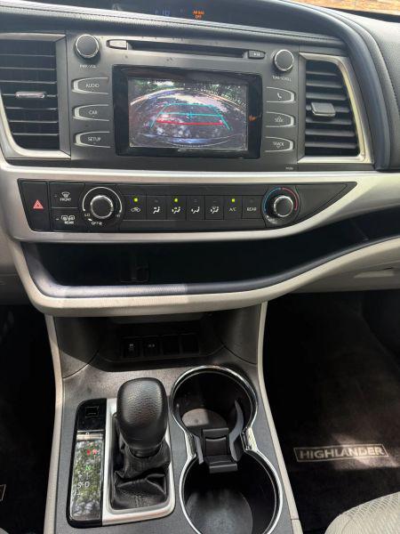 2017 Toyota Highlander LE