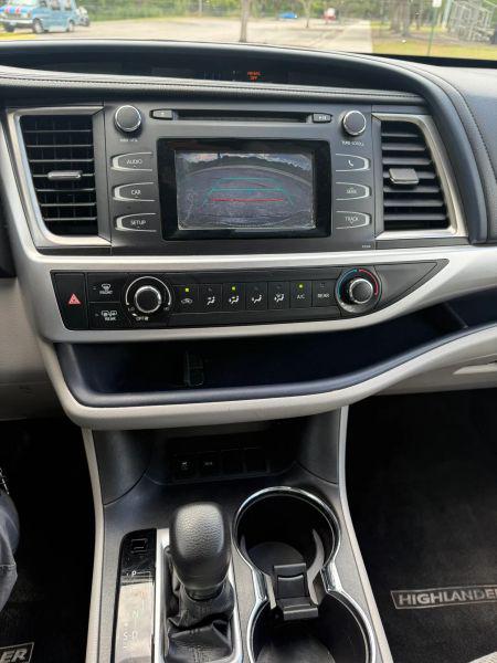 2017 Toyota Highlander LE