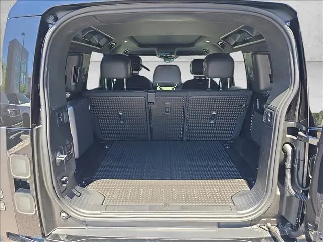2026 Land Rover Defender P525 V8