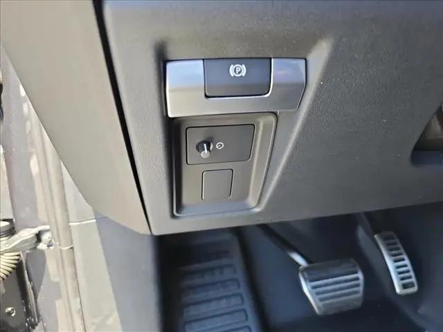 2026 Land Rover Defender P525 V8