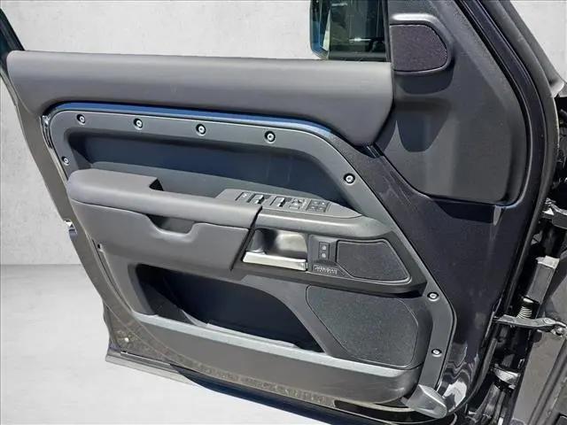 2026 Land Rover Defender P525 V8