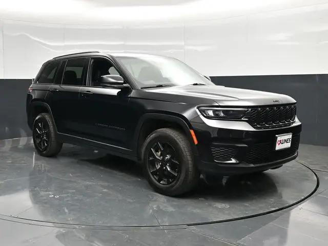 2025 Jeep Grand Cherokee Altitude 4x4 for sale in Sterling, IL