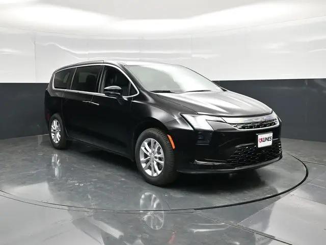 2027 Chrysler Pacifica Select for sale in Sterling, IL