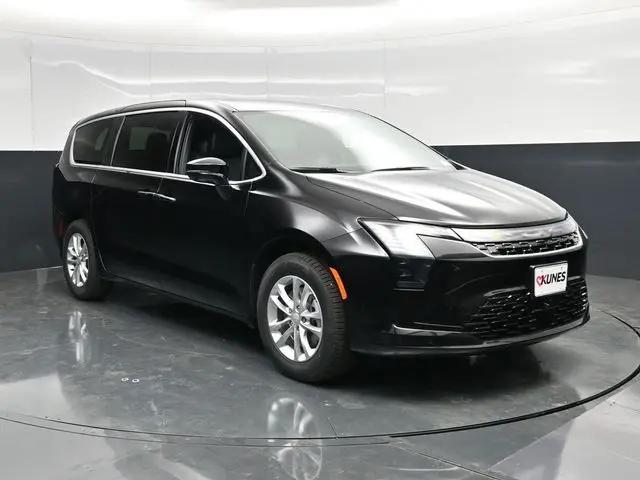 2027 Chrysler Pacifica Select for sale in Sterling, IL