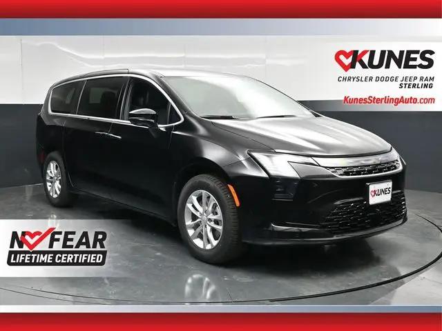 2027 Chrysler Pacifica Select for sale in Sterling, IL