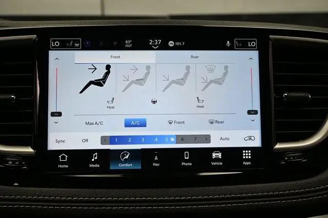 2027 Chrysler Pacifica Select