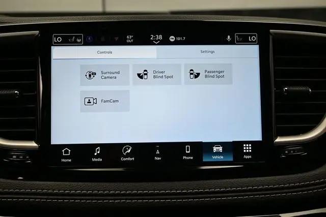 2027 Chrysler Pacifica Select