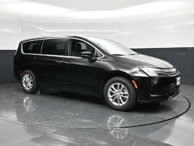 2027 Chrysler Pacifica Select AWD