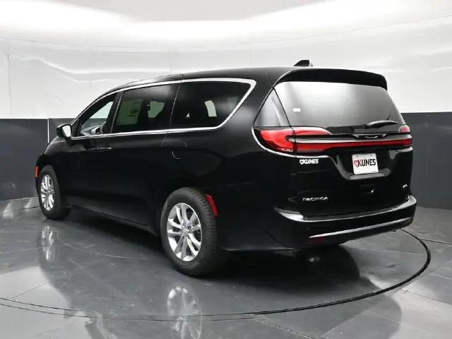 2027 Chrysler Pacifica Select AWD