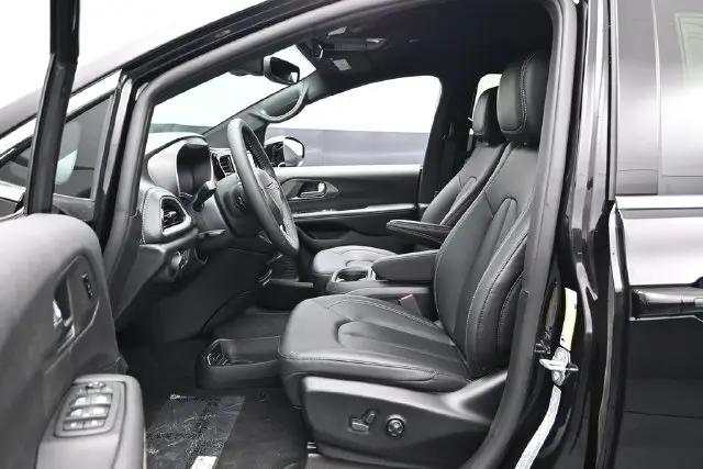 2027 Chrysler Pacifica Select AWD