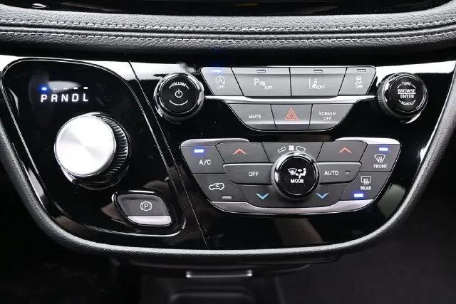 2027 Chrysler Pacifica Select AWD